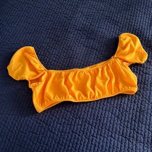 Crop top with puff sleeves